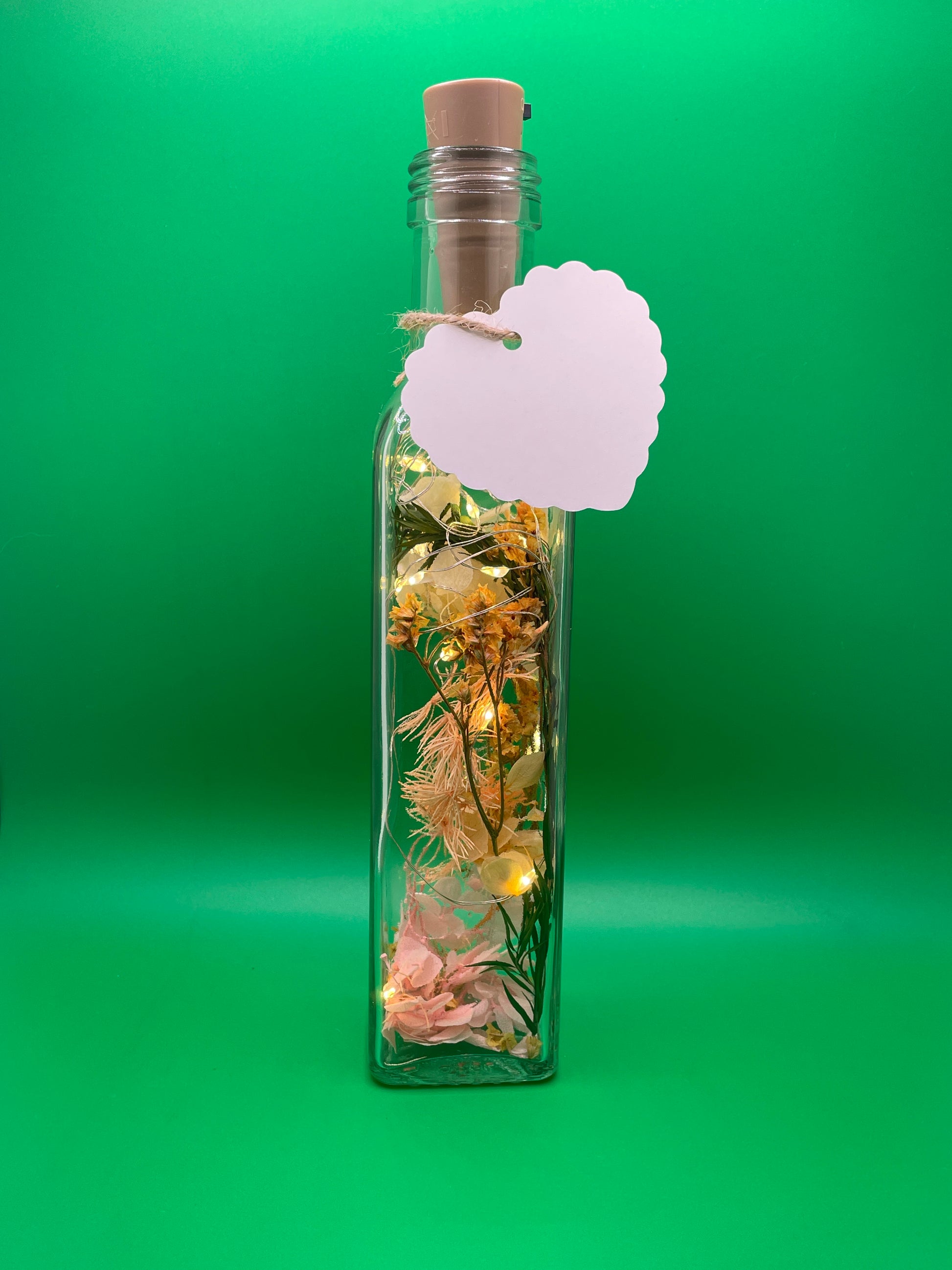 Das Geschenk für Freunde | Unser Flaschenlicht mit Trockenblumen im Glas | Personalisierte Geschenke - Flowerbottles