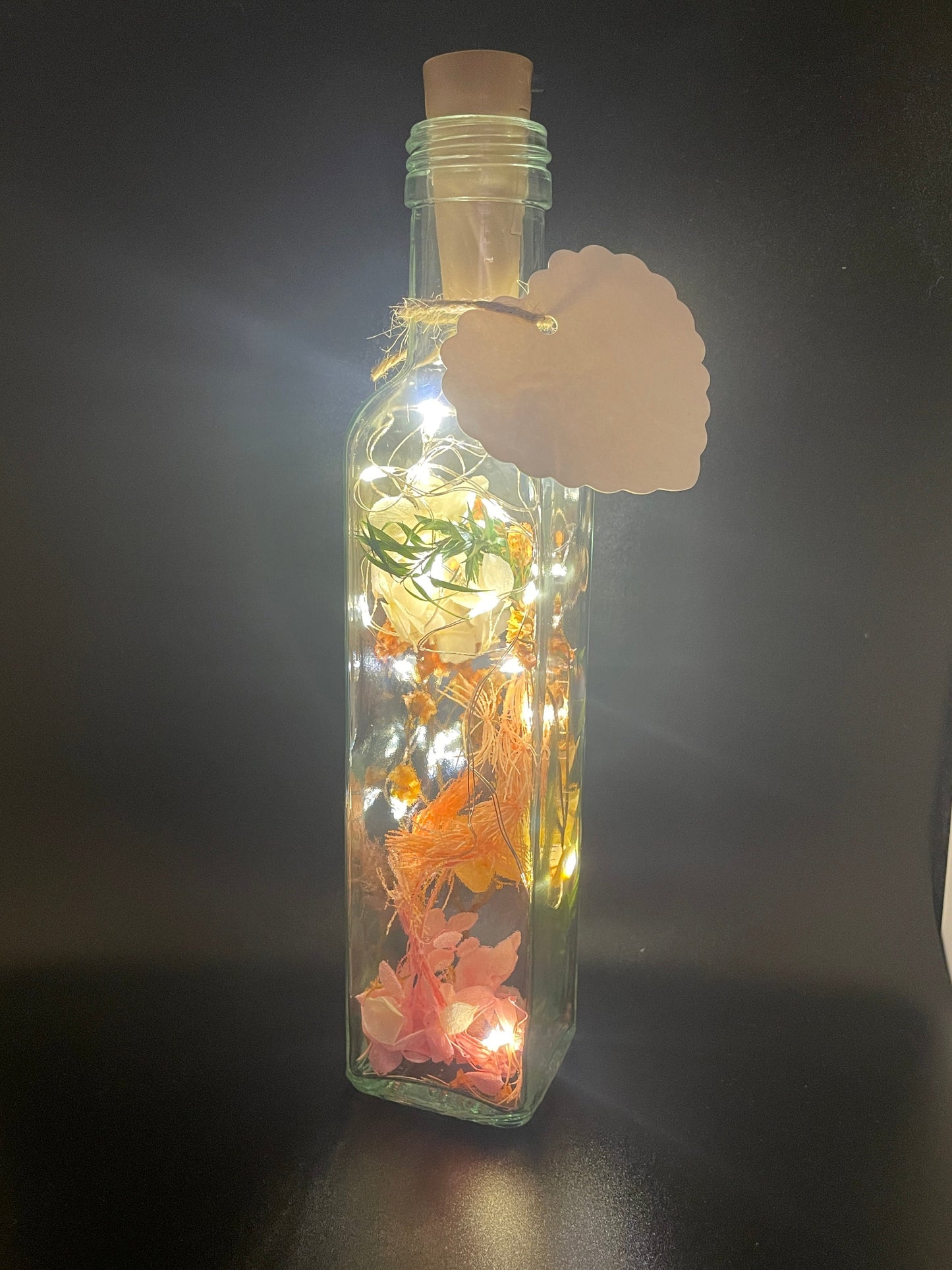 Das Geschenk für Freunde | Unser Flaschenlicht mit Trockenblumen im Glas | Personalisierte Geschenke - Flowerbottles